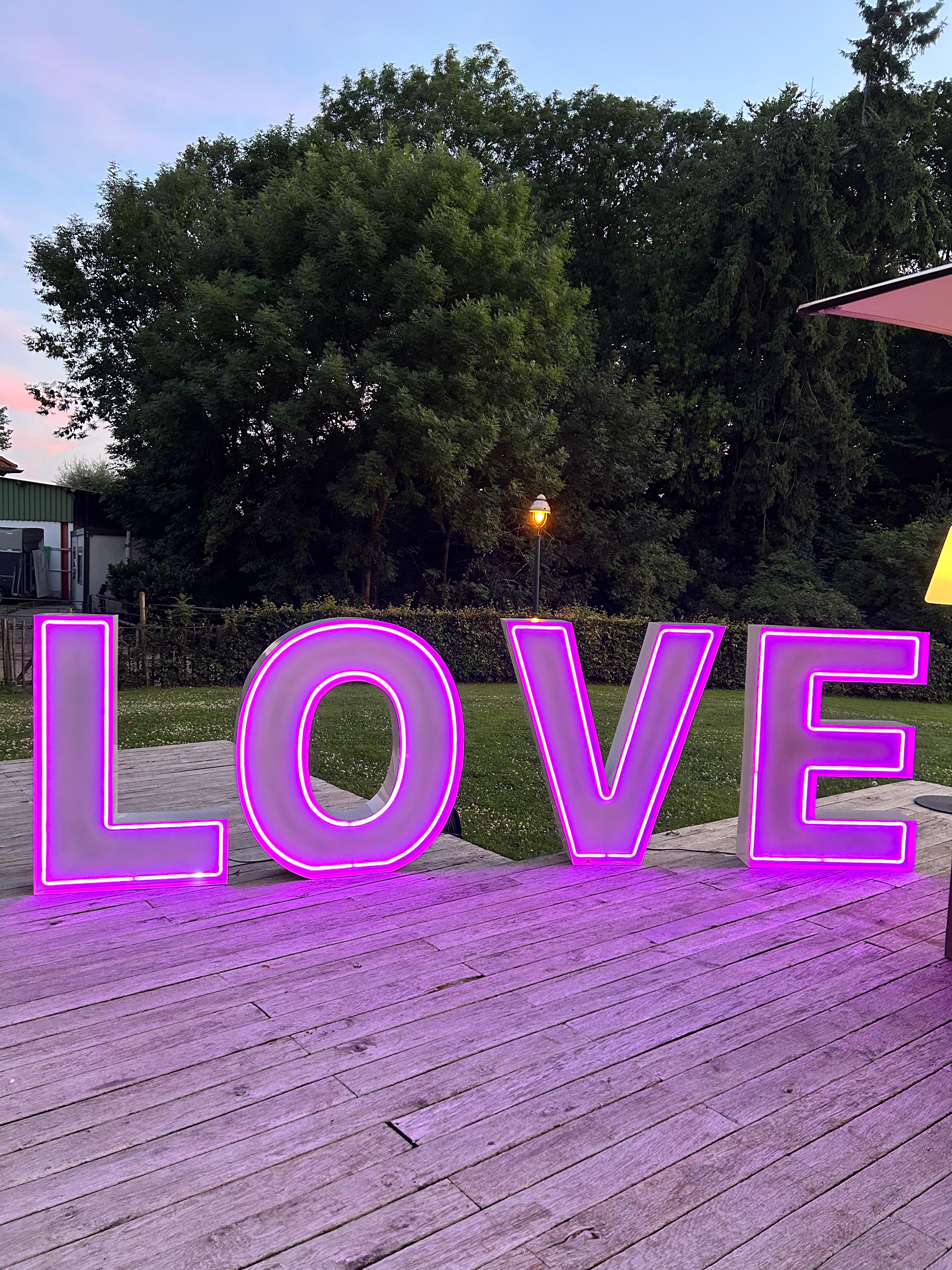 XXL-Love Buchstaben Neon Ansicht 2